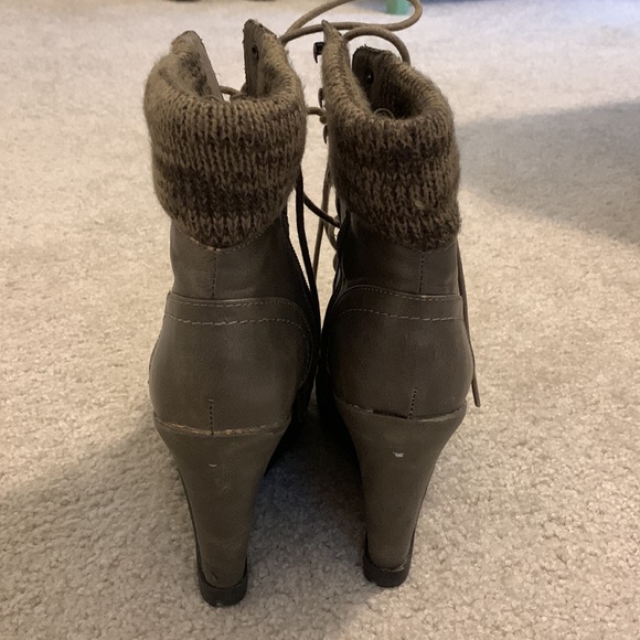 Gray lace up ankle booties - Picture 3 of 7